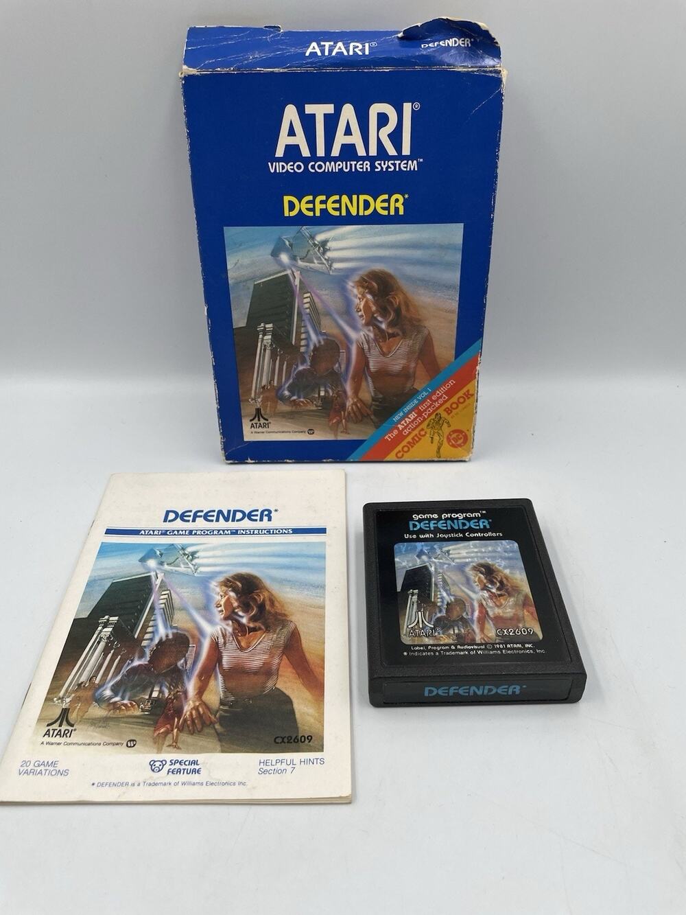 Defender Atari 2600 Video Game Cartridge 1981 CIB Complete In Box